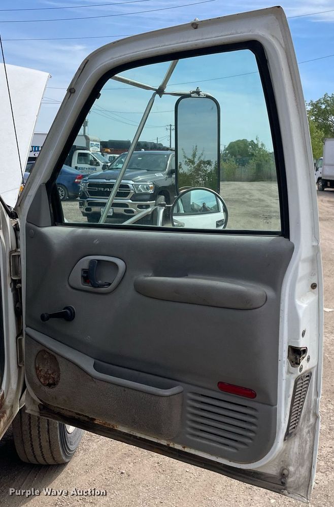 image for item LJ9671 2001 Chevrolet Silverado 3500HD  dump bed pickup truck