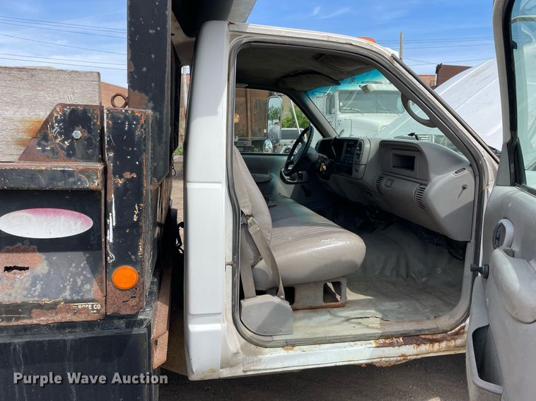 image for item LJ9671 2001 Chevrolet Silverado 3500HD  dump bed pickup truck