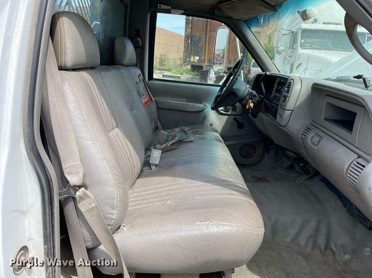 image for item LJ9671 2001 Chevrolet Silverado 3500HD  dump bed pickup truck