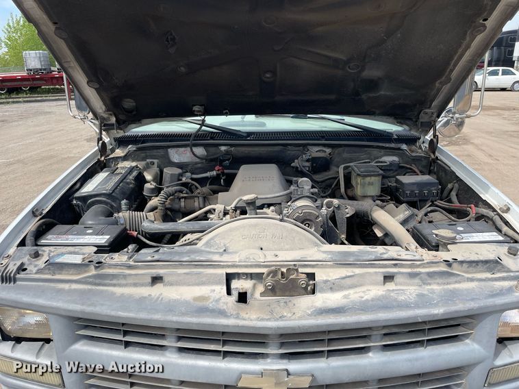 image for item LJ9671 2001 Chevrolet Silverado 3500HD  dump bed pickup truck