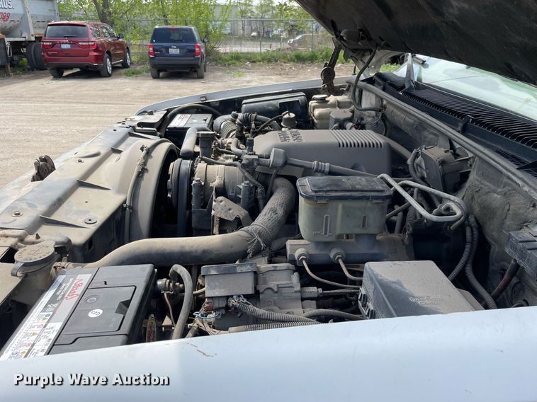 image for item LJ9671 2001 Chevrolet Silverado 3500HD  dump bed pickup truck