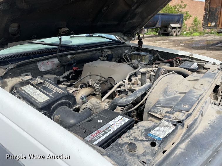 image for item LJ9671 2001 Chevrolet Silverado 3500HD  dump bed pickup truck