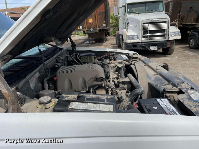 image for item LJ9671 2001 Chevrolet Silverado 3500HD  dump bed pickup truck