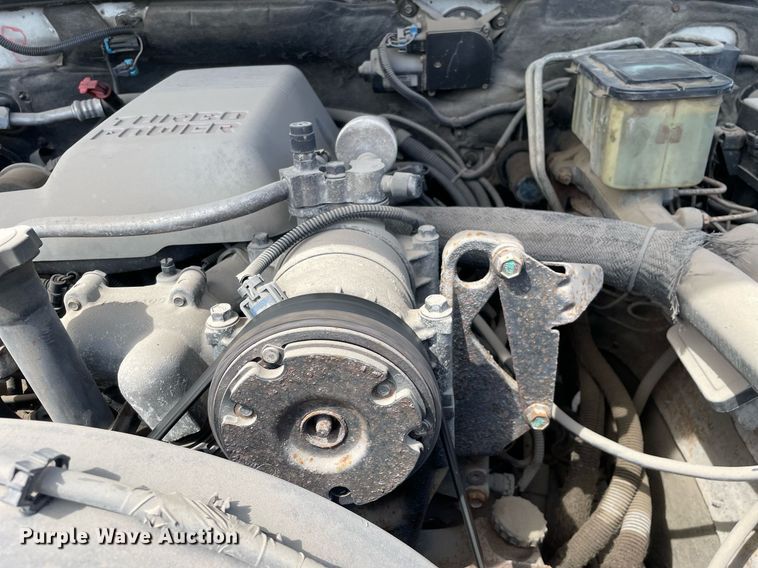 image for item LJ9671 2001 Chevrolet Silverado 3500HD  dump bed pickup truck