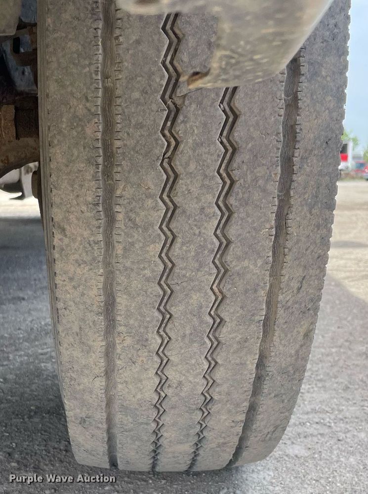 image for item LJ9671 2001 Chevrolet Silverado 3500HD  dump bed pickup truck