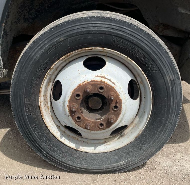 image for item LJ9671 2001 Chevrolet Silverado 3500HD  dump bed pickup truck