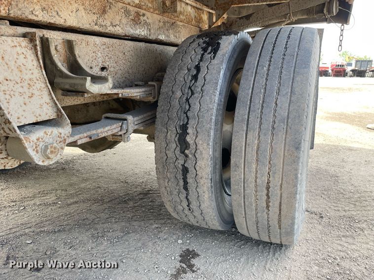 image for item LJ9671 2001 Chevrolet Silverado 3500HD  dump bed pickup truck