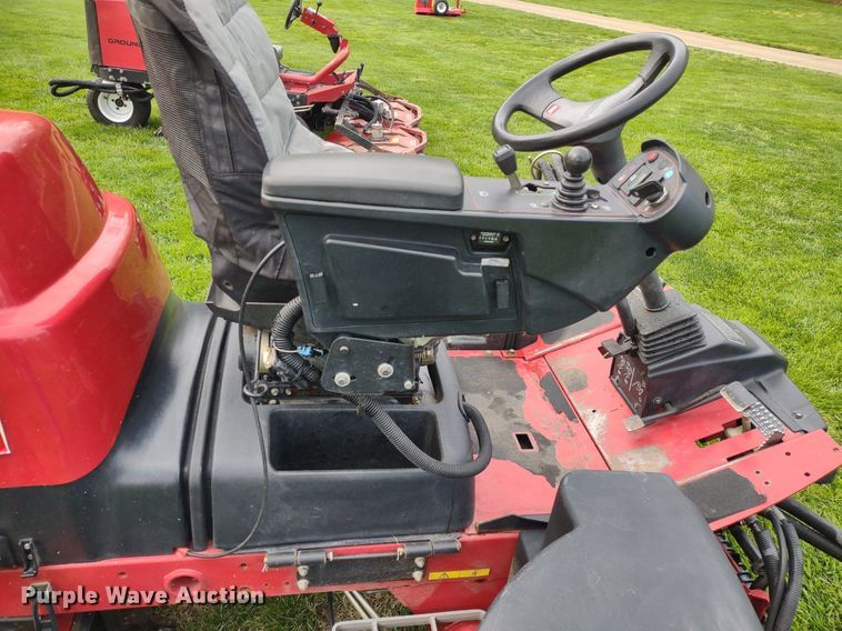 image for item LL9093 Toro Reelmaster 5510  reel mower