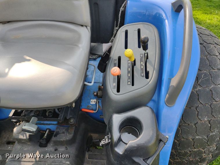 image for item LL9095 New Holland TC45DA  MFWD tractor