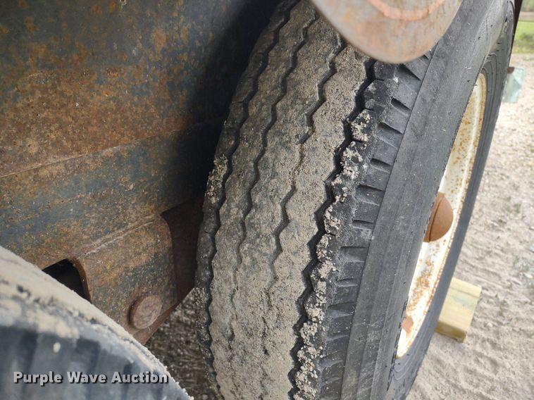 image for item LL9097 1994 Starlite Trailers  equipment trailer