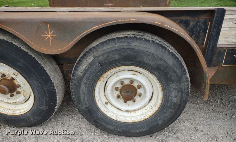 image for item LL9097 1994 Starlite Trailers  equipment trailer