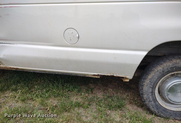 image for item LL9098 2004 Ford E250  van