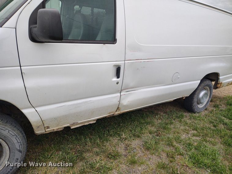 image for item LL9098 2004 Ford E250  van