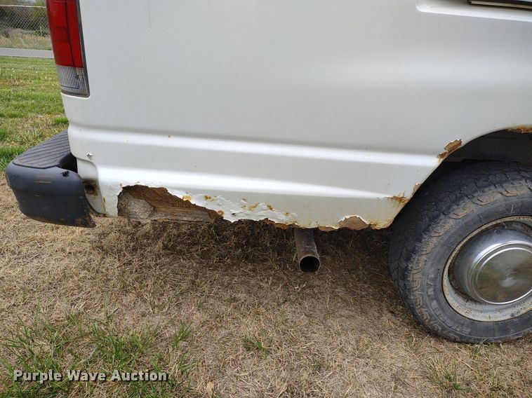 image for item LL9098 2004 Ford E250  van