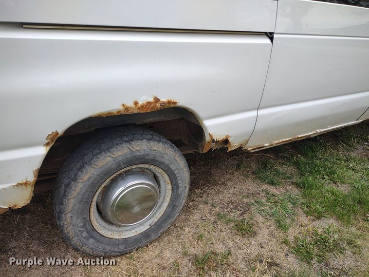 image for item LL9098 2004 Ford E250  van