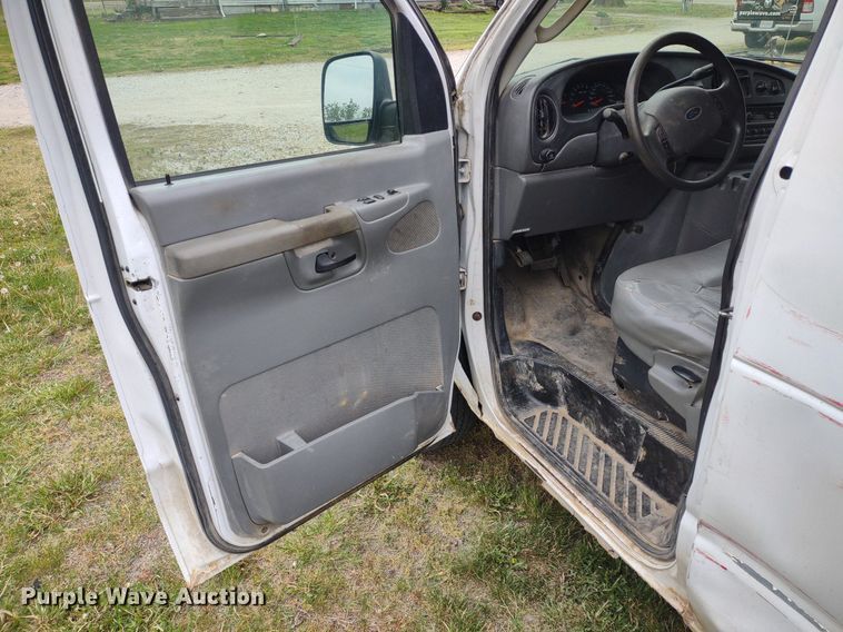 image for item LL9098 2004 Ford E250  van