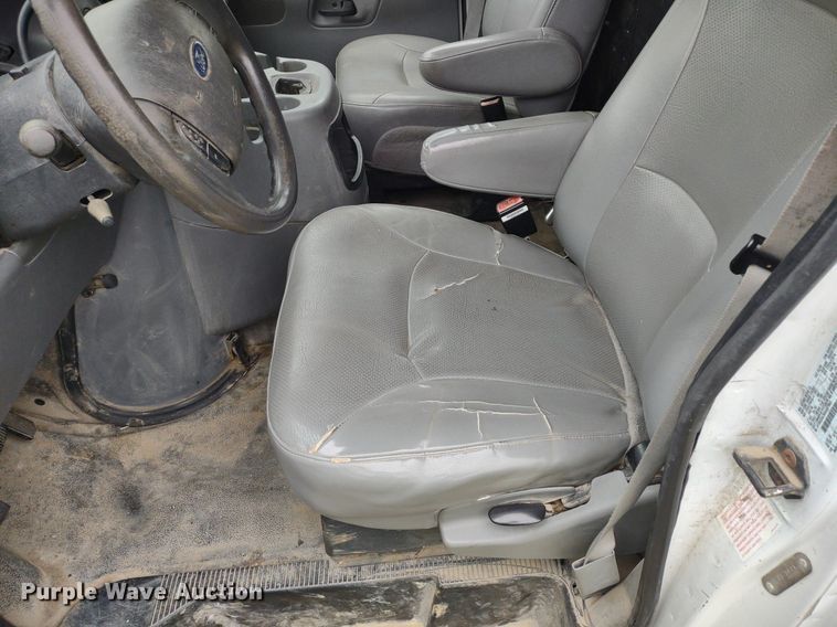 image for item LL9098 2004 Ford E250  van