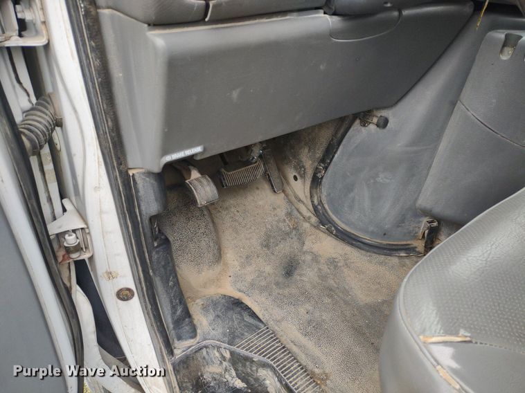 image for item LL9098 2004 Ford E250  van