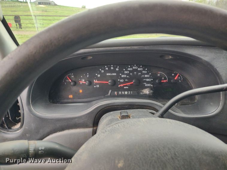 image for item LL9098 2004 Ford E250  van