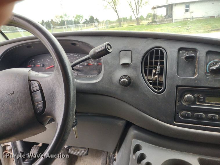 image for item LL9098 2004 Ford E250  van