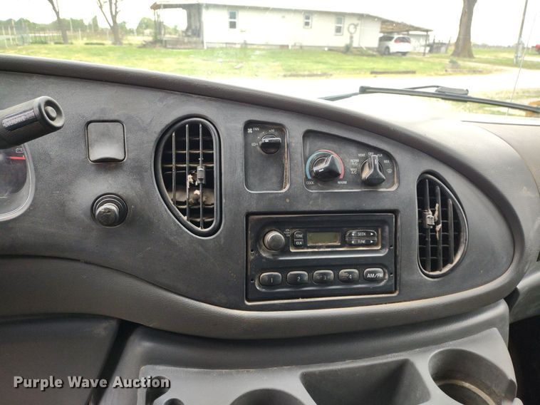 image for item LL9098 2004 Ford E250  van