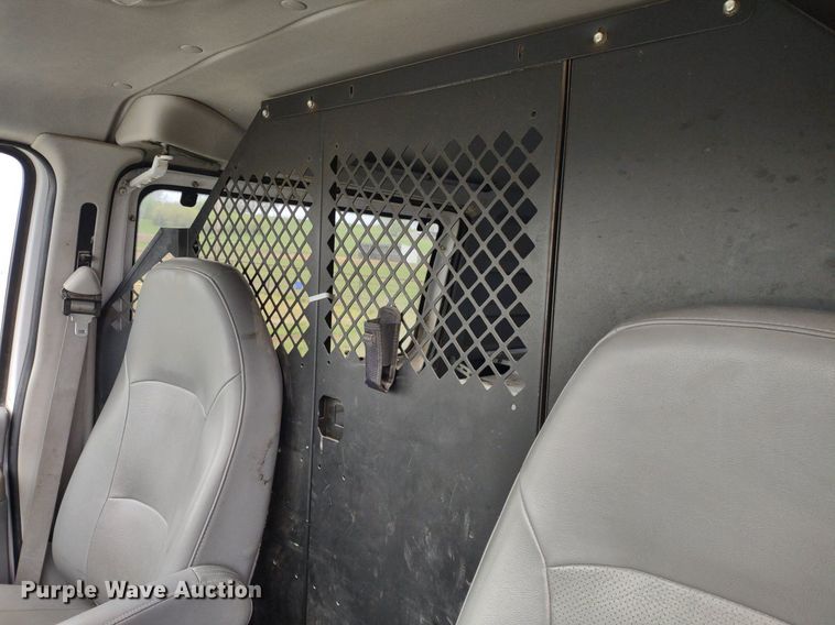 image for item LL9098 2004 Ford E250  van