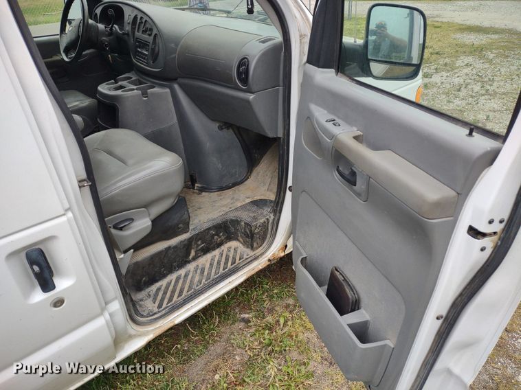 image for item LL9098 2004 Ford E250  van