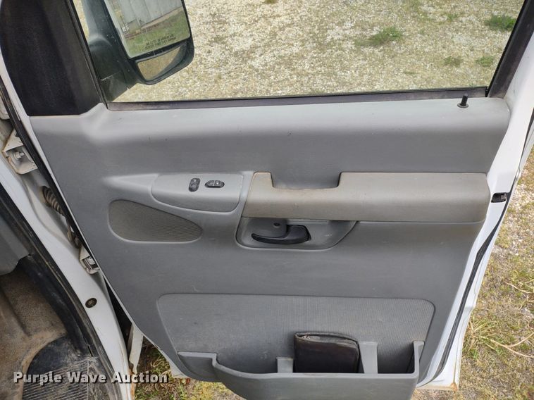 image for item LL9098 2004 Ford E250  van