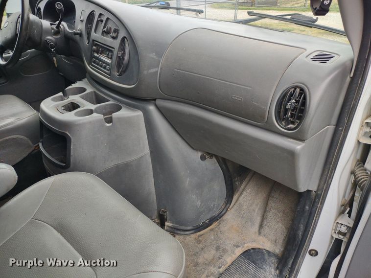 image for item LL9098 2004 Ford E250  van