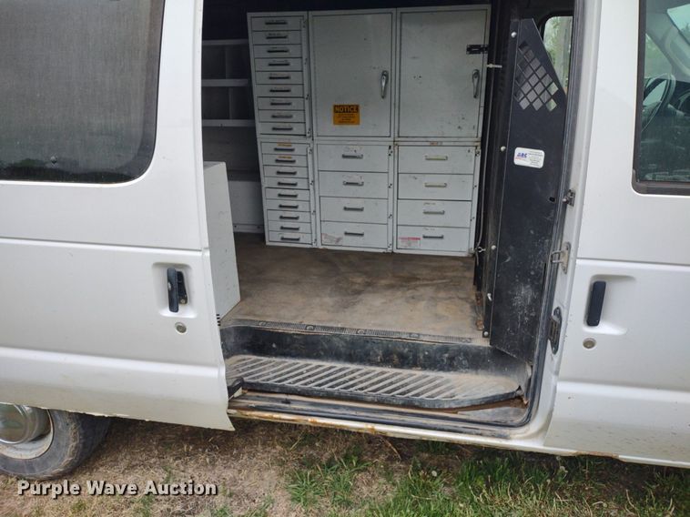 image for item LL9098 2004 Ford E250  van