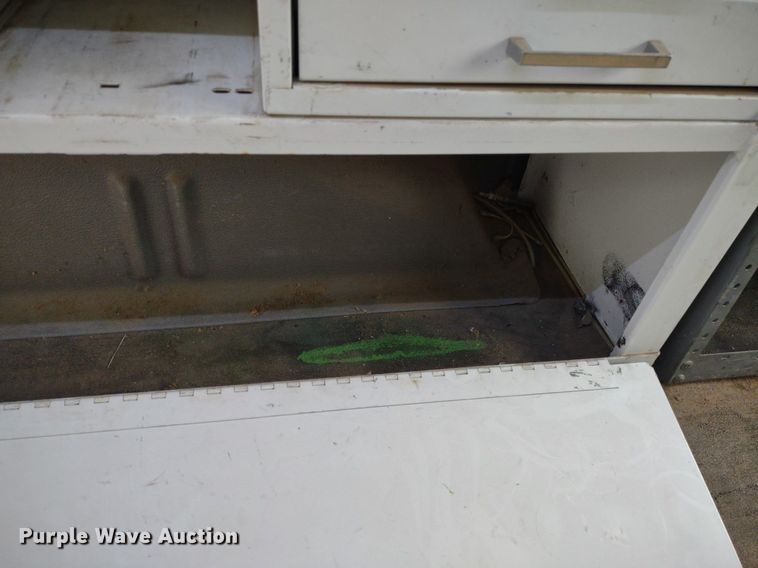 image for item LL9098 2004 Ford E250  van