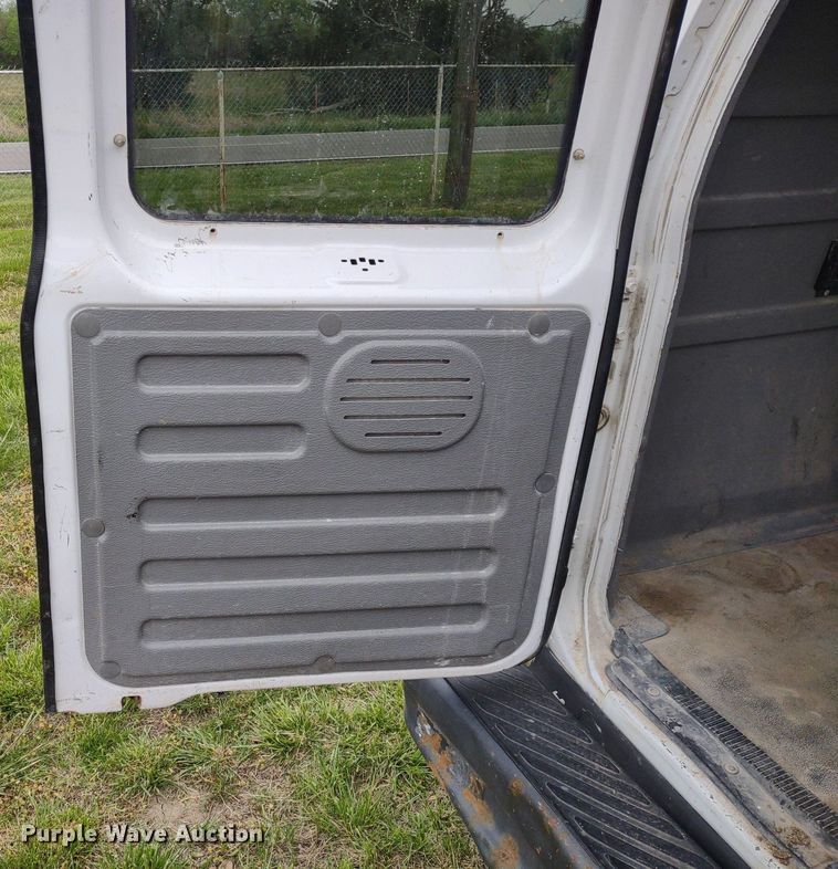 image for item LL9098 2004 Ford E250  van