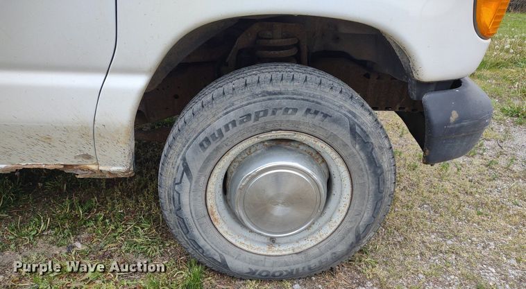 image for item LL9098 2004 Ford E250  van