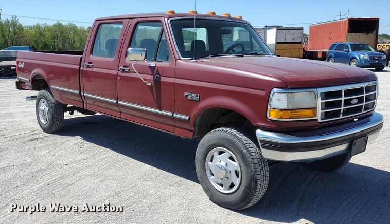 image for item LL9101 1993 Ford F350 XLT  Crew Cab pickup truck