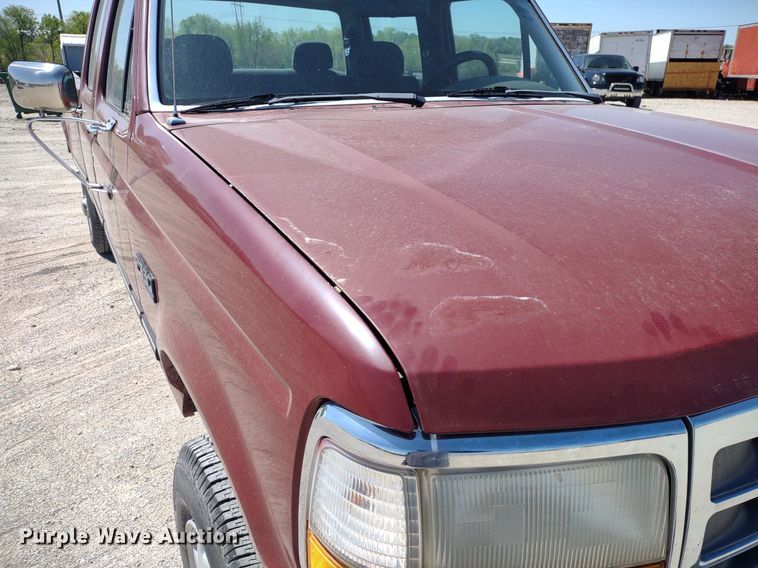 image for item LL9101 1993 Ford F350 XLT  Crew Cab pickup truck