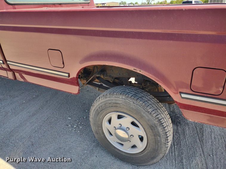 image for item LL9101 1993 Ford F350 XLT  Crew Cab pickup truck