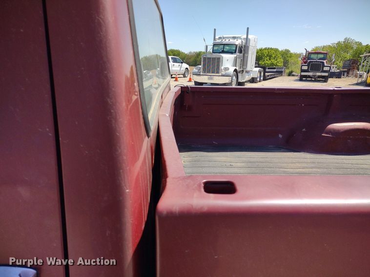 image for item LL9101 1993 Ford F350 XLT  Crew Cab pickup truck