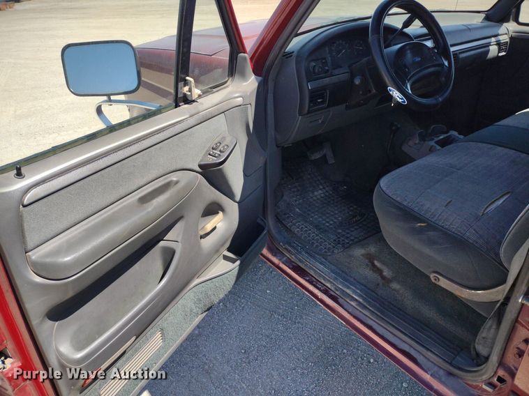 image for item LL9101 1993 Ford F350 XLT  Crew Cab pickup truck