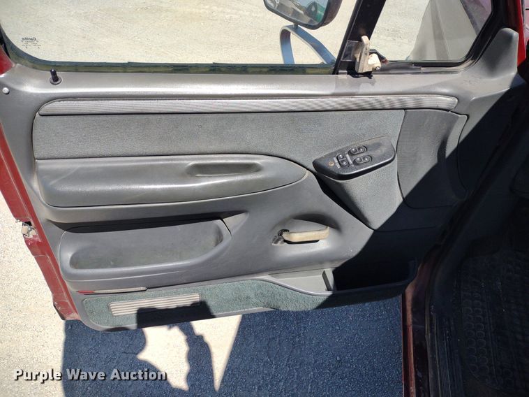 image for item LL9101 1993 Ford F350 XLT  Crew Cab pickup truck