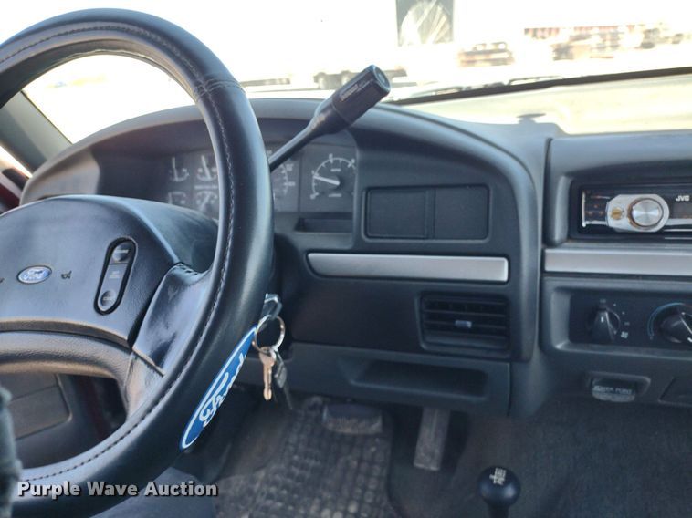 image for item LL9101 1993 Ford F350 XLT  Crew Cab pickup truck