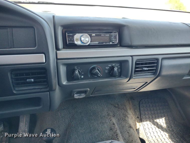 image for item LL9101 1993 Ford F350 XLT  Crew Cab pickup truck