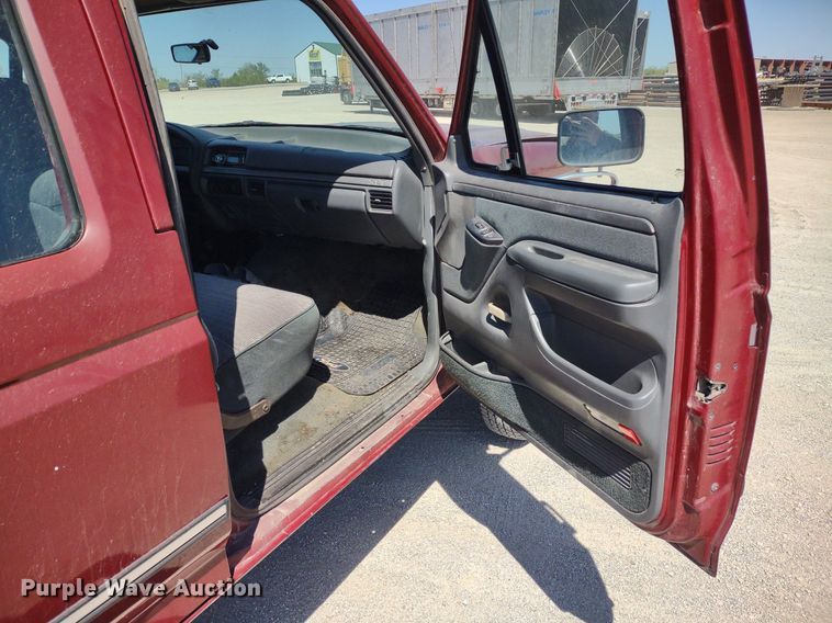 image for item LL9101 1993 Ford F350 XLT  Crew Cab pickup truck