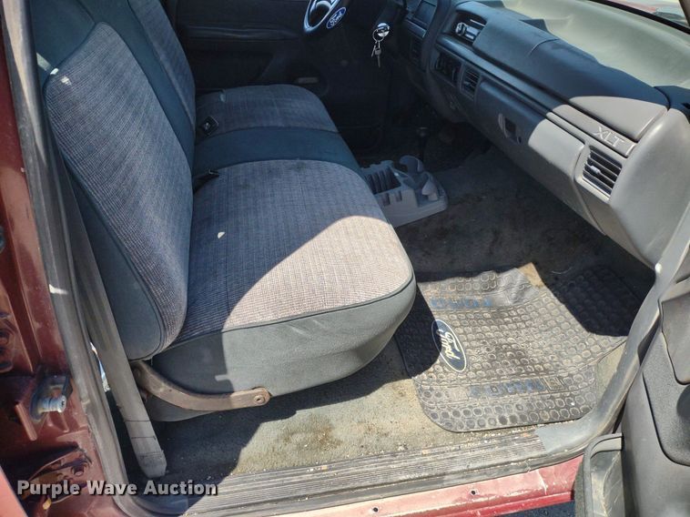 image for item LL9101 1993 Ford F350 XLT  Crew Cab pickup truck