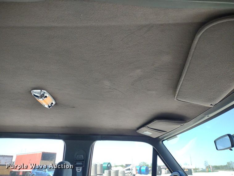 image for item LL9101 1993 Ford F350 XLT  Crew Cab pickup truck