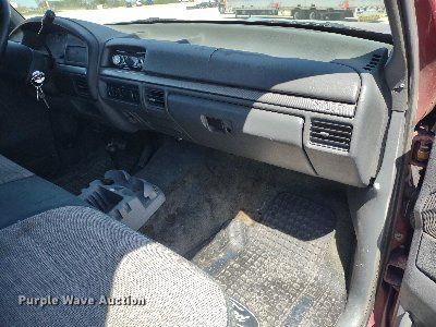 image for item LL9101 1993 Ford F350 XLT  Crew Cab pickup truck