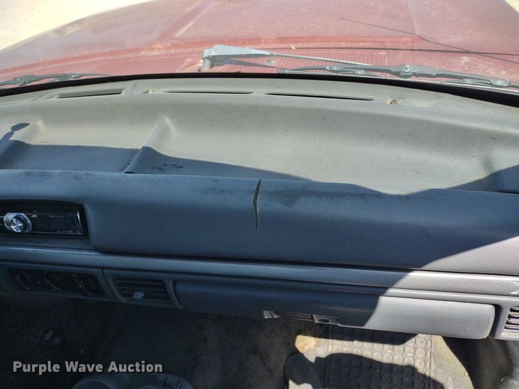 image for item LL9101 1993 Ford F350 XLT  Crew Cab pickup truck