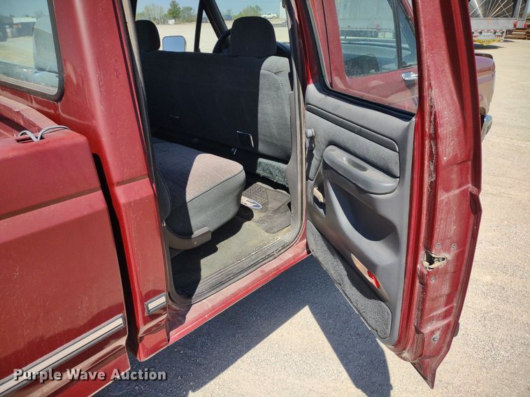 image for item LL9101 1993 Ford F350 XLT  Crew Cab pickup truck