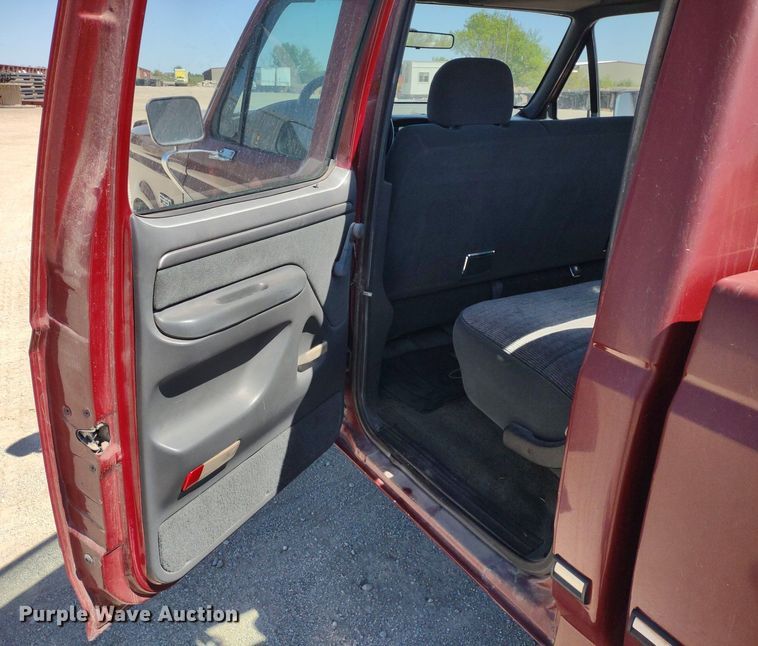 image for item LL9101 1993 Ford F350 XLT  Crew Cab pickup truck