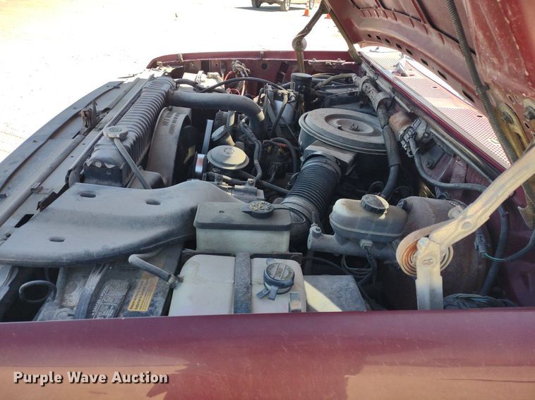 image for item LL9101 1993 Ford F350 XLT  Crew Cab pickup truck