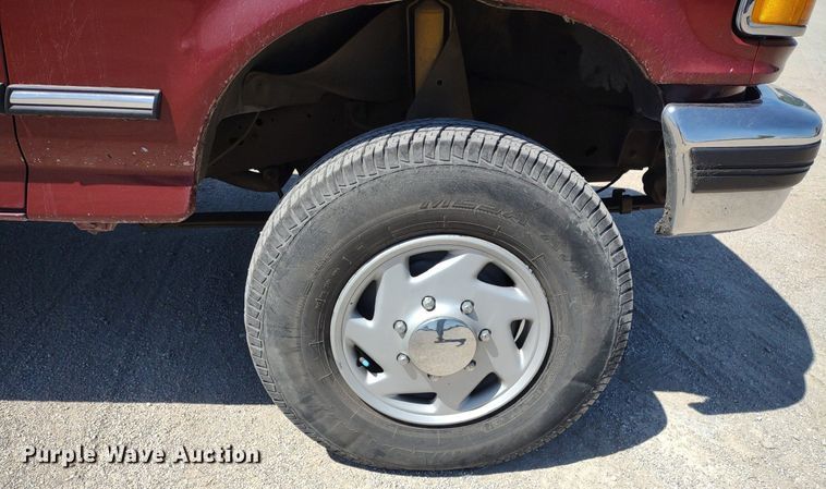 image for item LL9101 1993 Ford F350 XLT  Crew Cab pickup truck